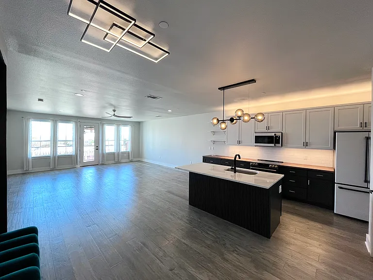 251 S Mill St #320 — Photo 3
