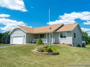 3255 Bennington Dr NE, Cedar Springs, MI 49319