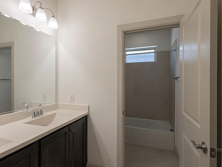 6337 Saddlebrook — Photo 36
