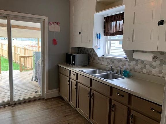 3rd image of 409 Lindale Ave