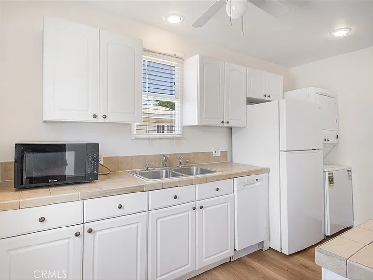 1104 Torrance Blvd — Photo 6