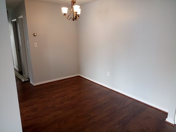 4th image of 110 Royal Oak Dr #2