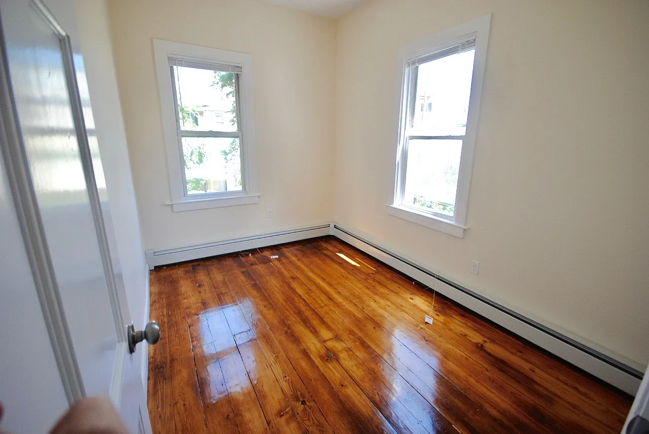 4 bed, 1300 sqft, $3,300 — Photo 4