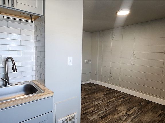 5th image of 124 W Shoshone Street