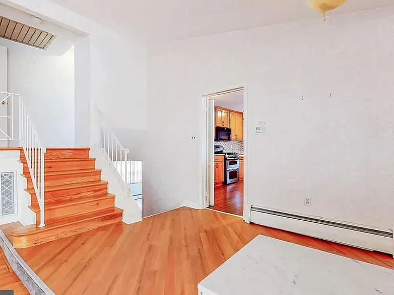 2413 Hal Cir — Photo 1