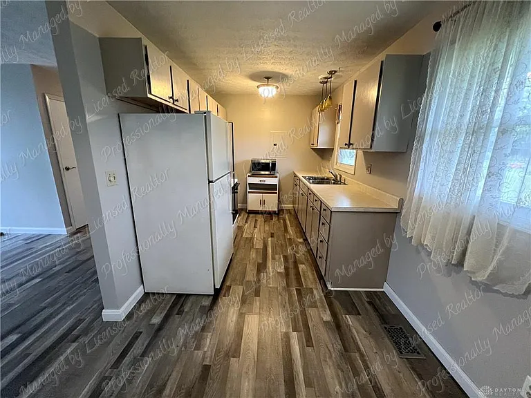 635 Cyril Ct — Photo 9