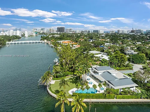 8900 Bay Dr Photo 1