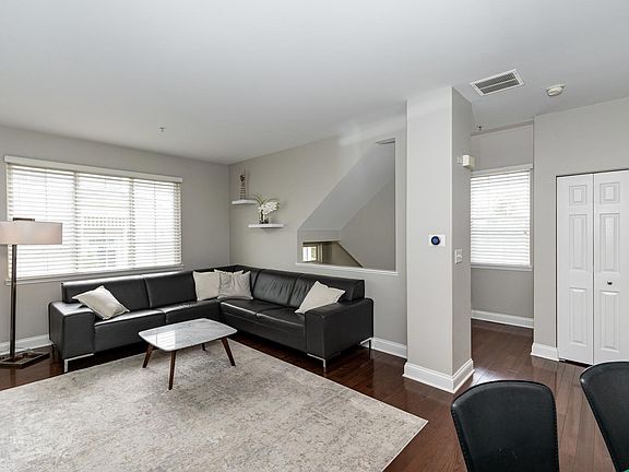 3rd image of 768 Hanbury Dr #768