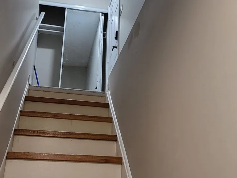 5402 Fasdon Ct #LOWER — Photo 2