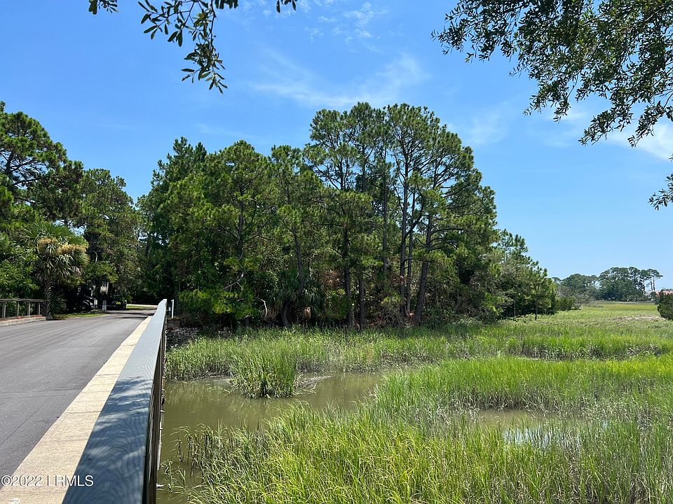 1st image of 2 Lakeview Lane
