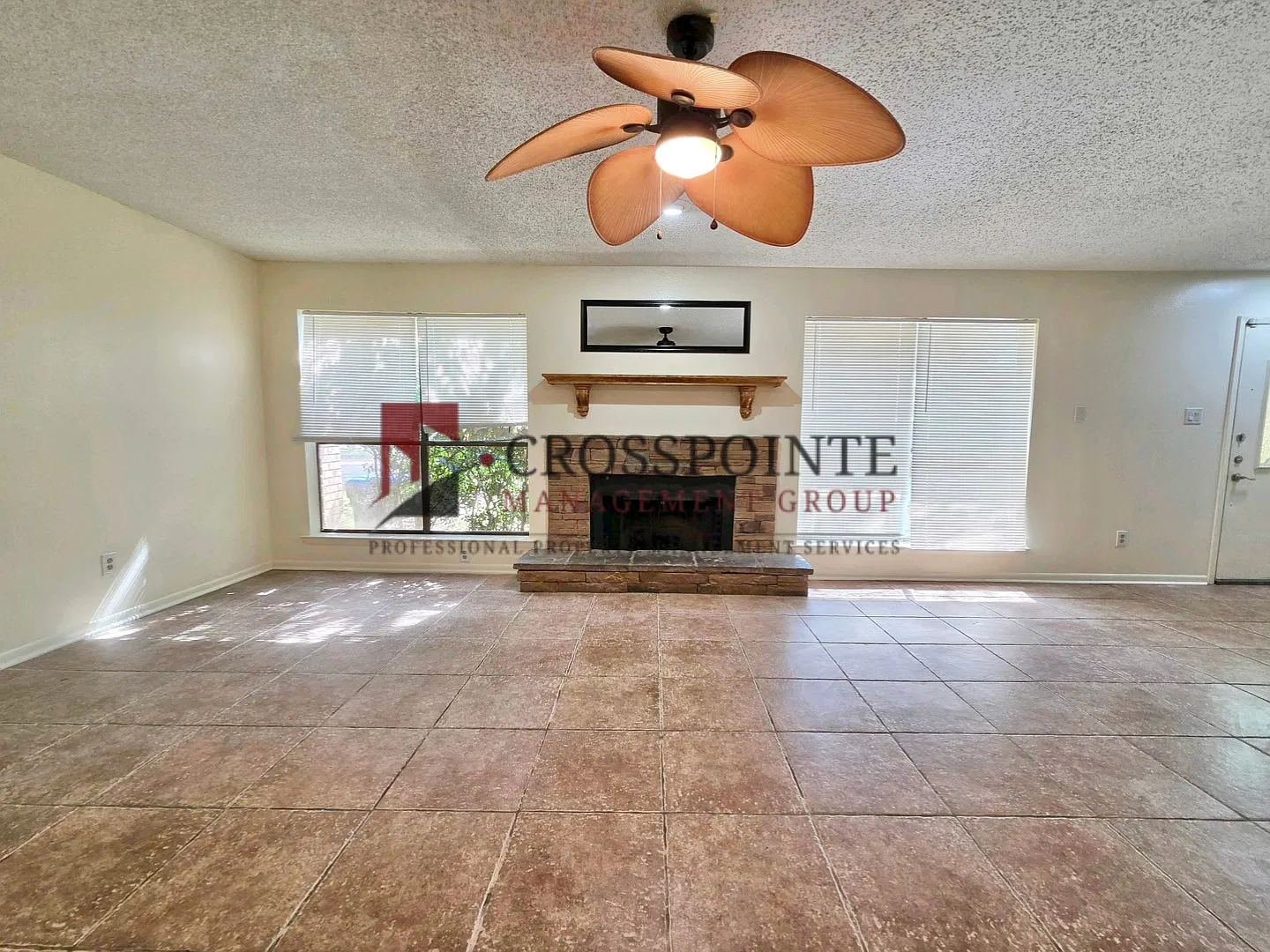 Spacious 3 Bedroom, 2.5 Bathroom Two-Story Townhome in Longview, TX! — Photo 2