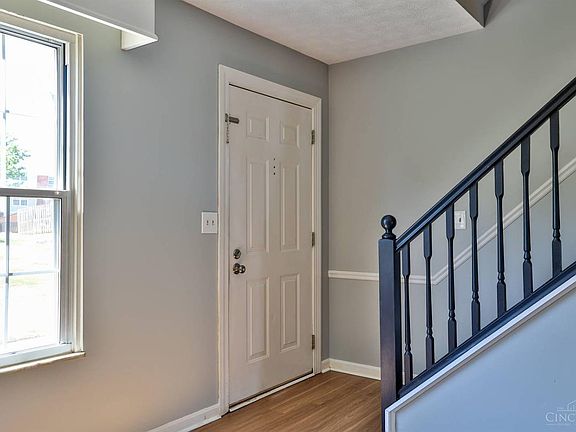 4th image of 98 Applewood Dr