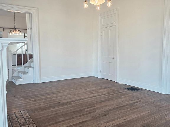 3rd image of 307 S Walnut St