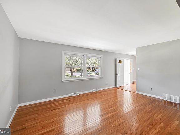 4th image of 1552 Duff Land Dr