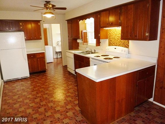 Kitchen has solid Wood Cabinets
