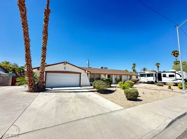 1825 Stonehaven Dr, Las Vegas, NV 89108