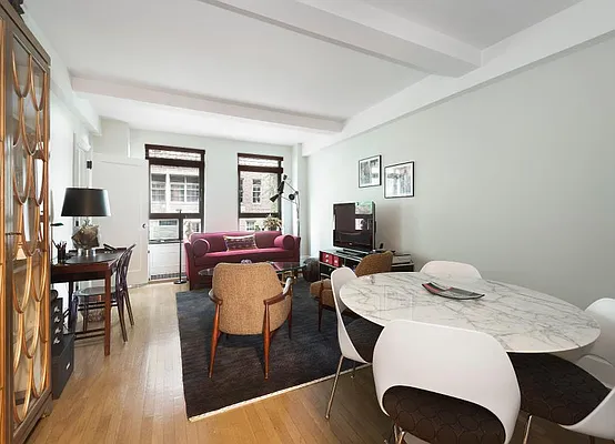 Sold by Warburg | media 8