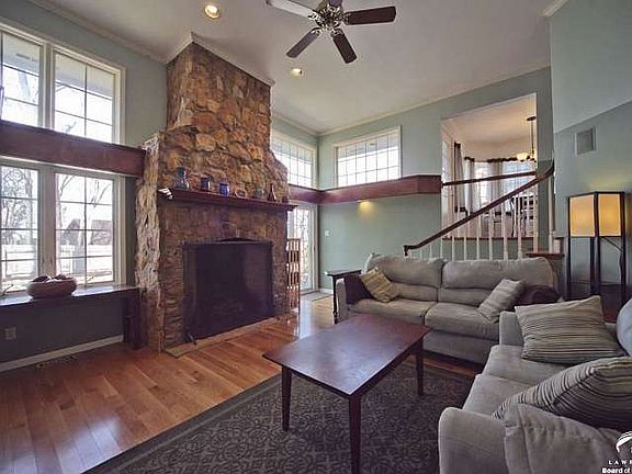 3212 Saddlehorn Dr Lawrence, listing photo #2