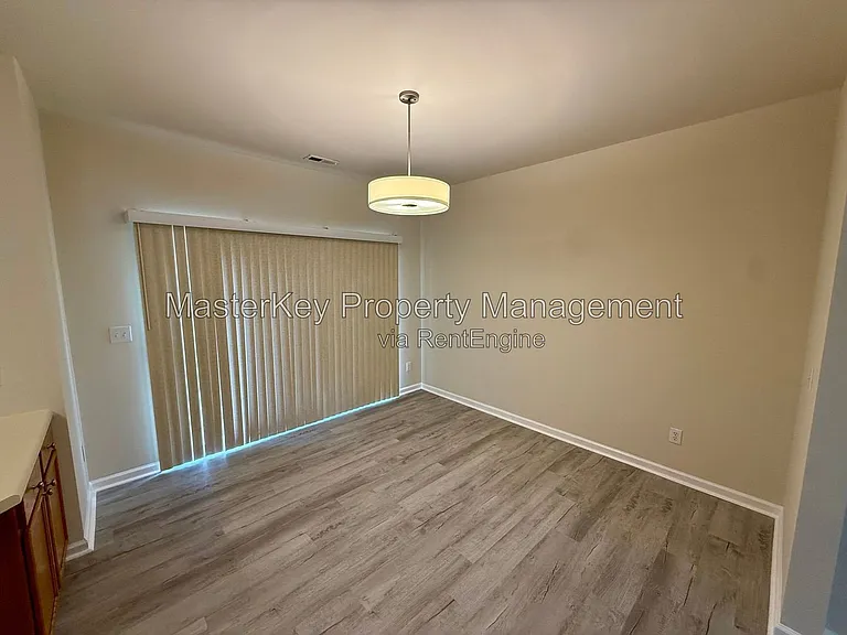 414 Walnut Woods Dr — Photo 10