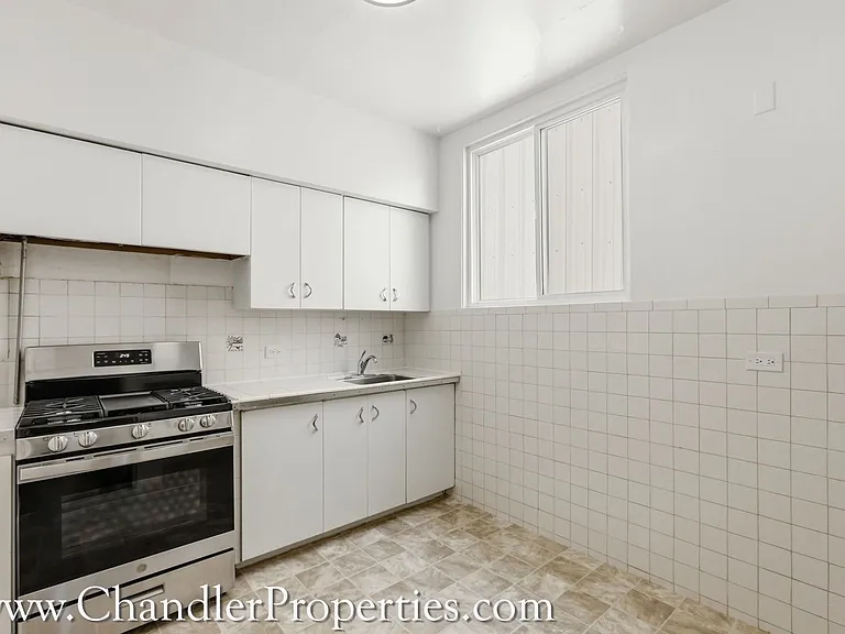 1135 Bay St — Photo 7
