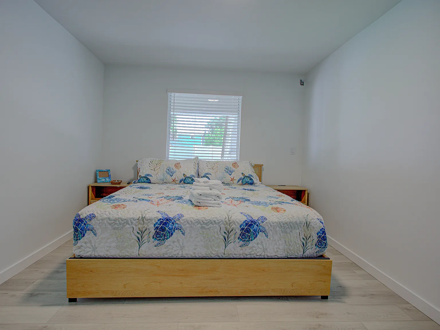 5 bed, 3.5 bath, 2367 sqft, $6,500 — Photo 3