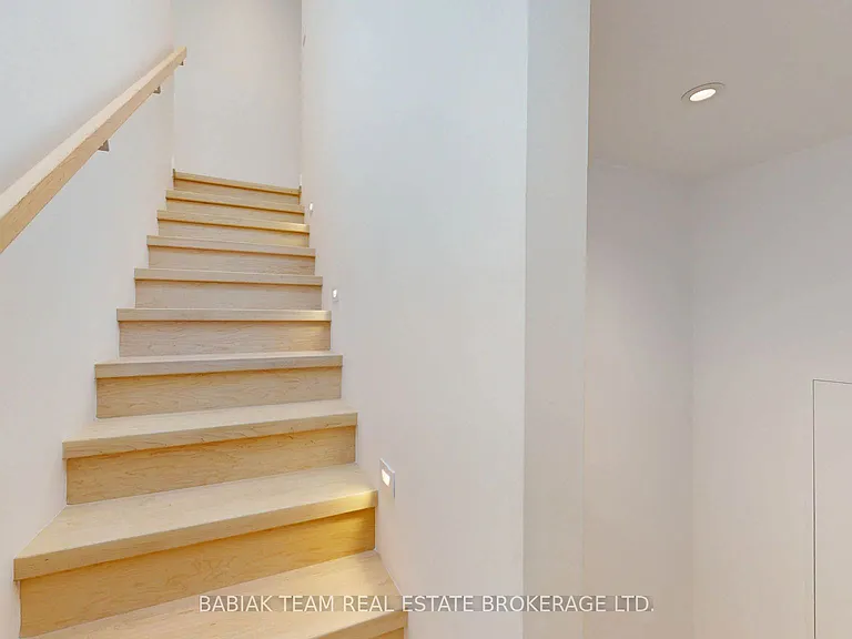 149 Maria St #UPPER — Photo 4
