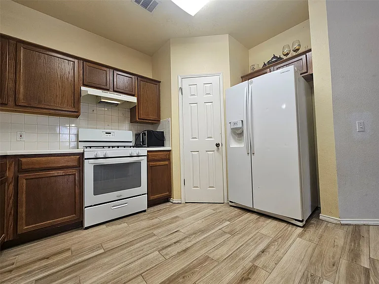 8506 Hillrock Dr — Photo 15