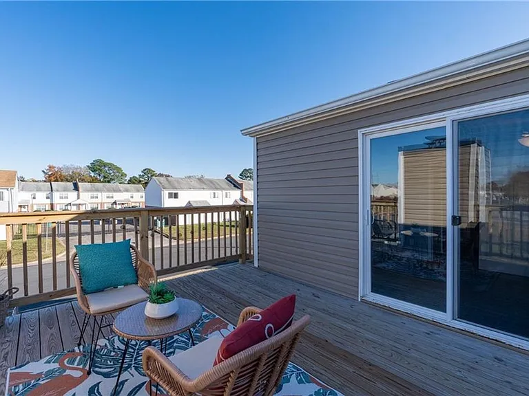 5900 Clear Springs Ct — Photo 21