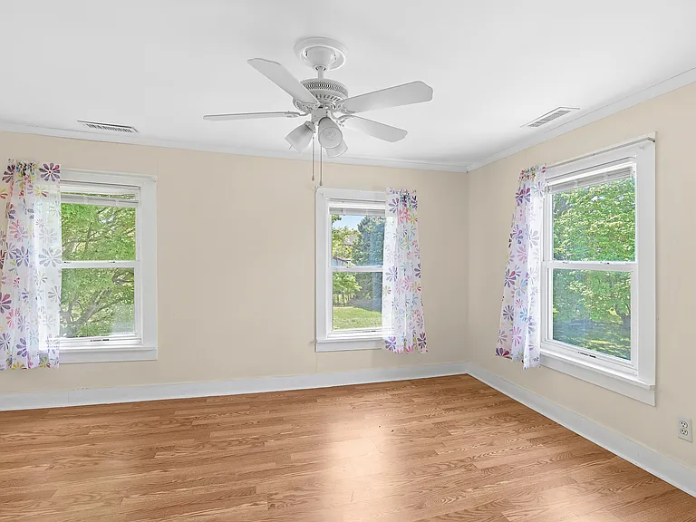 37 N Bishops Ln — Photo 12