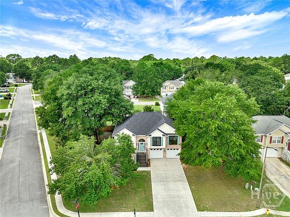 2nd image of 320 Aspen