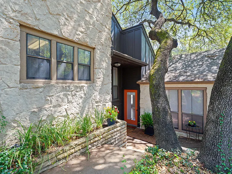 6513 Cat Creek Trl — Photo 1
