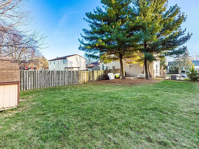 8651 Wilmette Ct — Photo 18