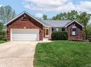 330 Woodlawn Terrace Ct, Ballwin, MO 63021