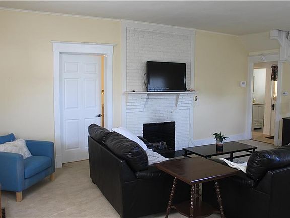 3rd image of 10 Delancey Dr