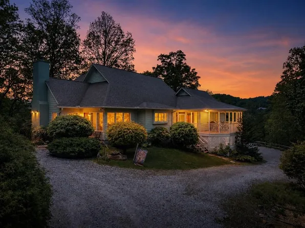 820 Country Walk, Franklin, NC 28734
