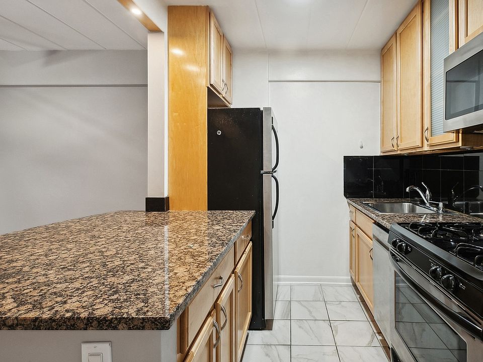 2nd image of 5616 N Kenmore Ave APT 2D
