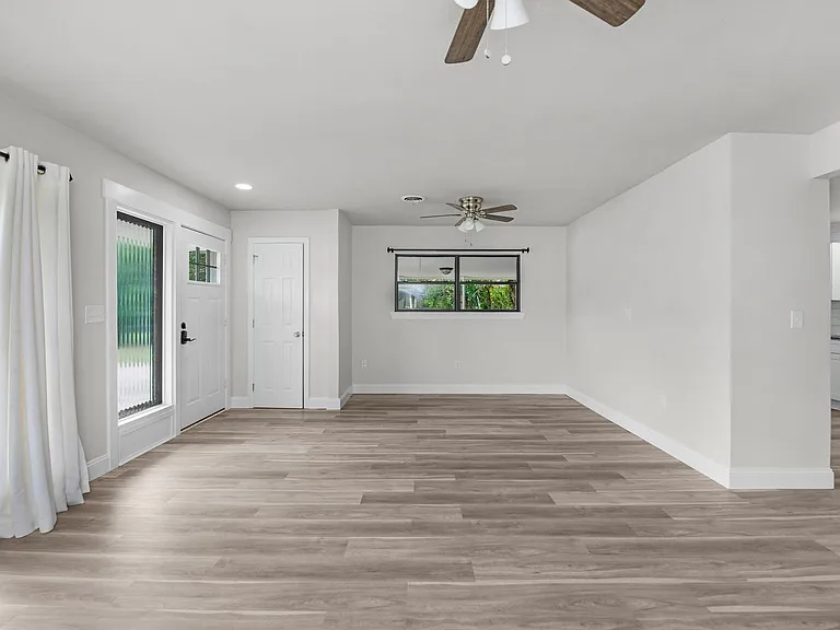 3760 Bayou Blvd — Photo 14
