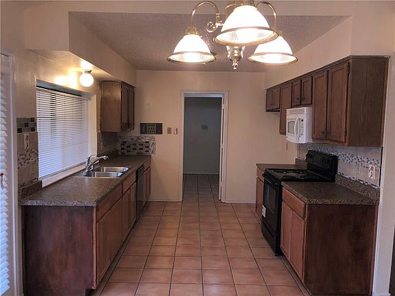 5th image of 1421 Oxford Pl
