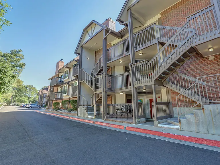Dover Commons Apartments — Photo 7