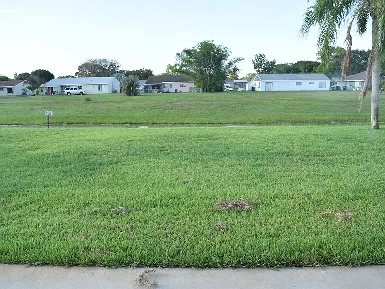 627 SW Jeanne St #MAIN — Photo 22
