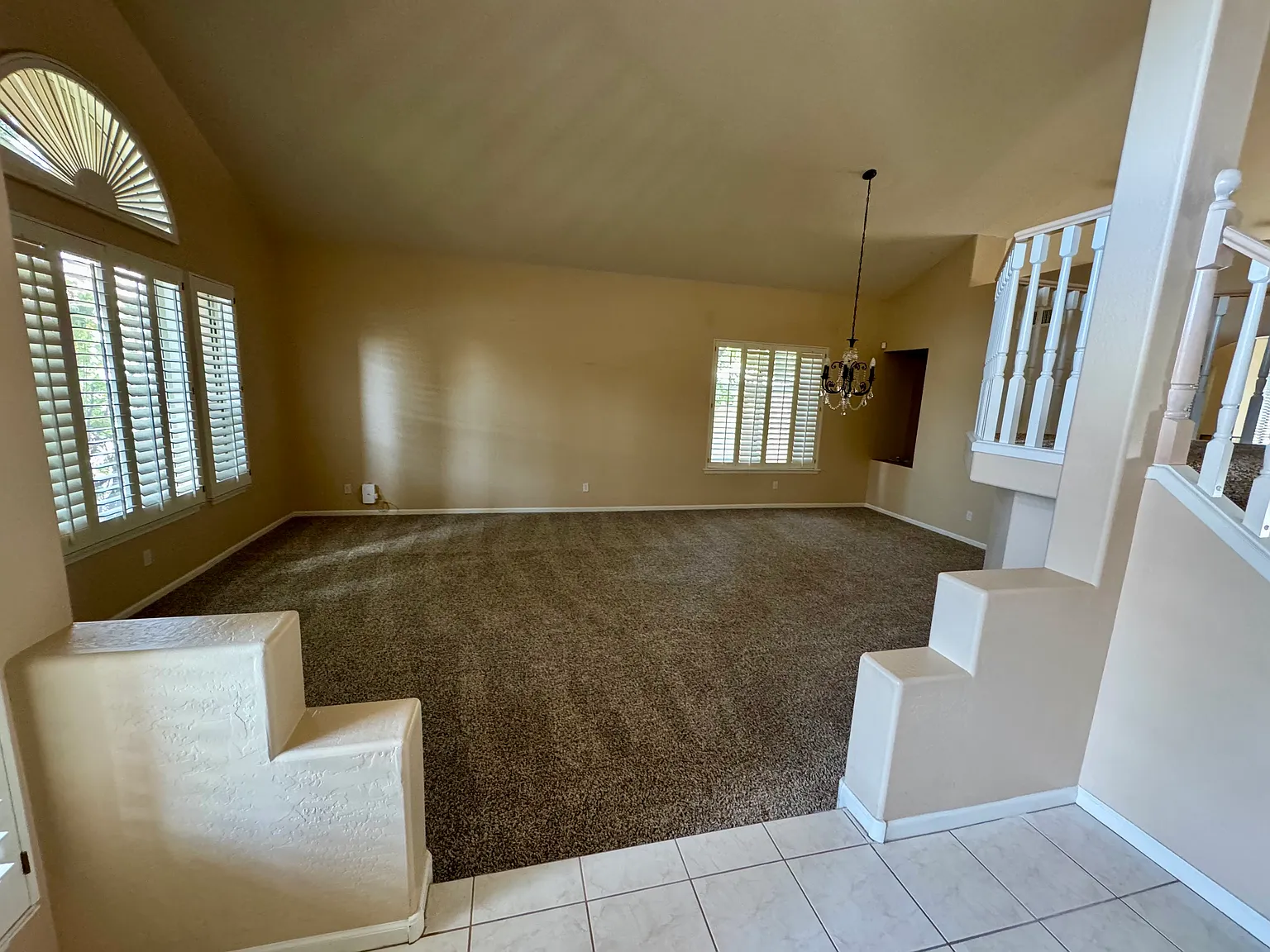 5 bed, 3845 sqft, $4,000 — Photo 2
