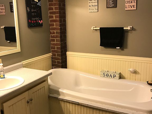 Main Floor Bathroom 