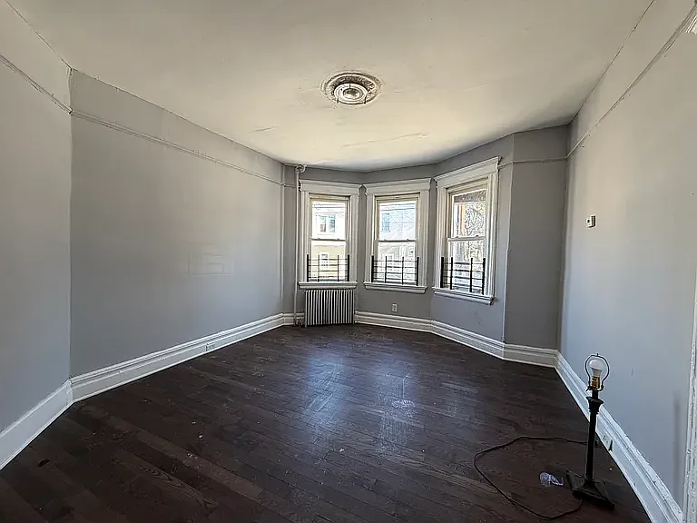 99 Brookdale Ave #2L — Photo 1