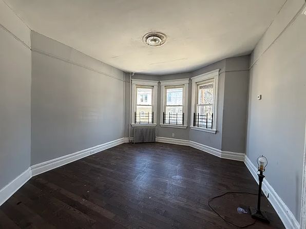 99 Brookdale Ave #2L