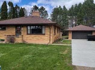 523 E 38th St, Hibbing, MN 55746