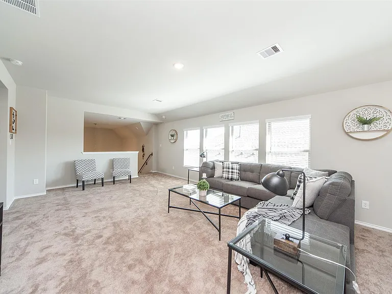 1915 Meadow Trail Dr — Photo 26