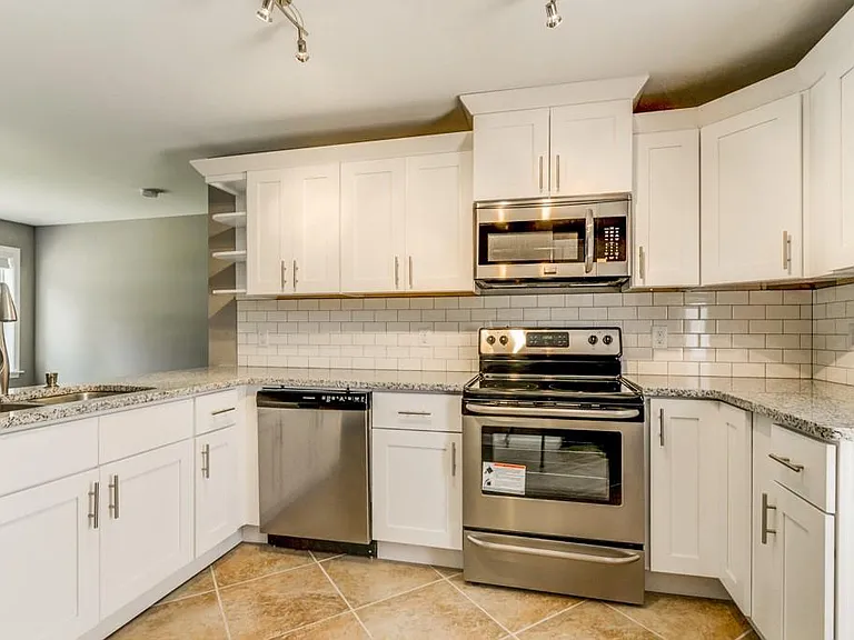 567 Ashburton Ave — Photo 4