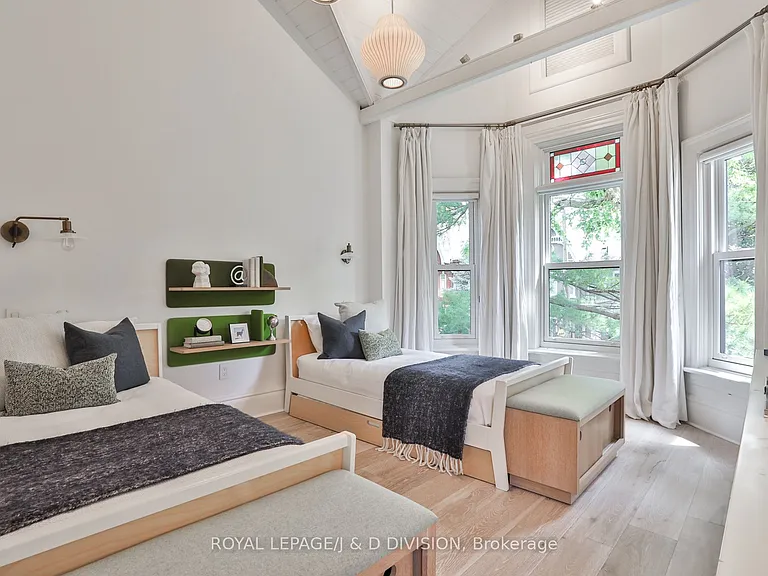 426 Ontario St — Photo 29