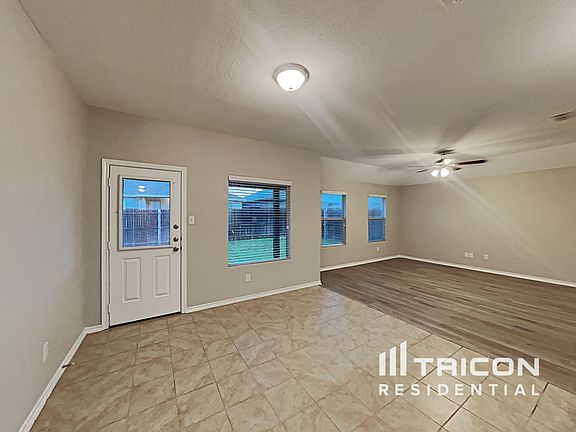 4th image of 613 River Rock Dr