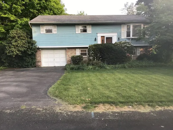 417 Fried Dr, Dauphin, PA 17018